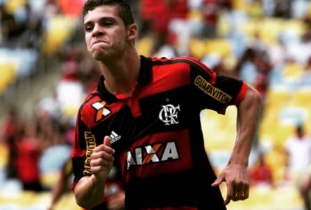 Atacante Vizeu e volante Ronaldo treinam entre os profissionais do Flamengo a partir de quinta-feira