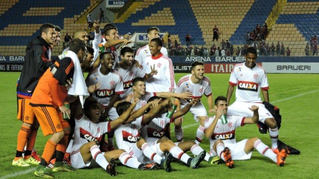 Profissionais no início, juniores no ápice: Flamengo disputa a final da Copa São Paulo contra o Corinthians