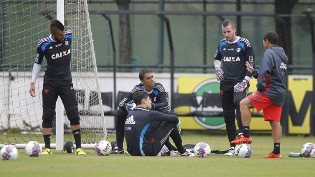 Disputa silenciosa no gol do Flamengo: Muralha é ‘eleito’ na Gávea, mas PV ganha pontos com vídeo