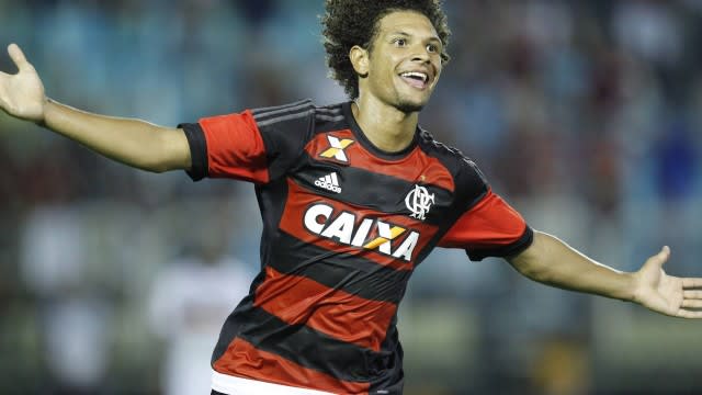 Willian Arão não teme concorrência de estreante Cuéllar no Flamengo: É bom ter peças de reposição