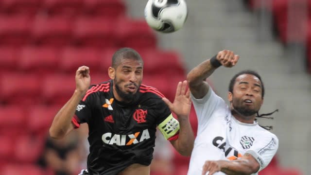 Flamengo não protege a defesa e Wallace é perseguido outra vez