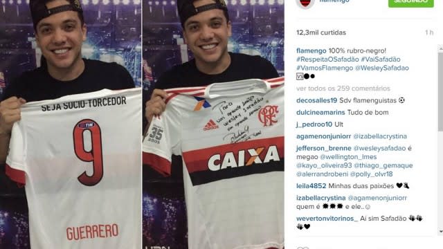 Wesley Safadão ganha a camisa do Flamengo autografada pelo amigo Guerrero