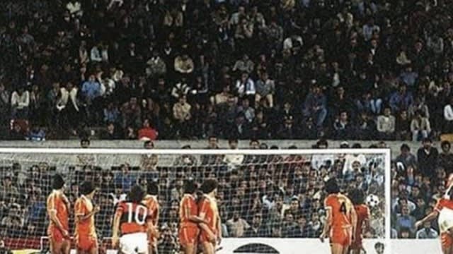 Zico posta foto que não tinha do seu gol na final da Libertadores pelo Flamengo