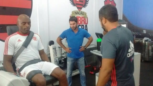 Após treino, Anderson Silva elogia a estrutura do Flamengo: Muito boa