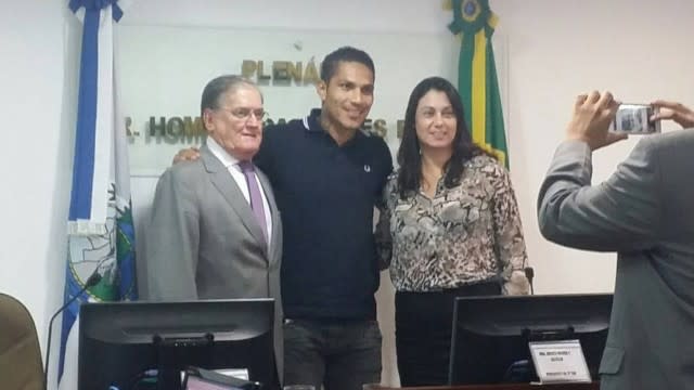 Sessão do TJD é interrompida para fotos com atacante Guerrero, do Flamengo