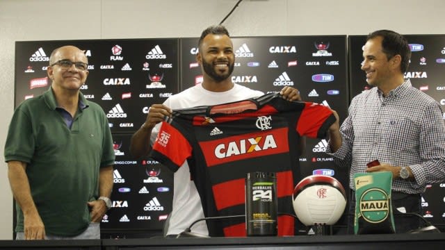 Fernandinho é registrado e pode reforçar o Flamengo na Copa do Brasil