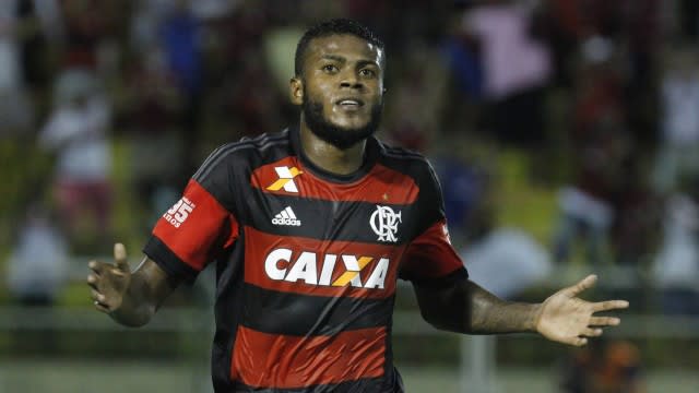 Cirino se recupera no Flamengo e vira artilheiro rubro-negro na temporada