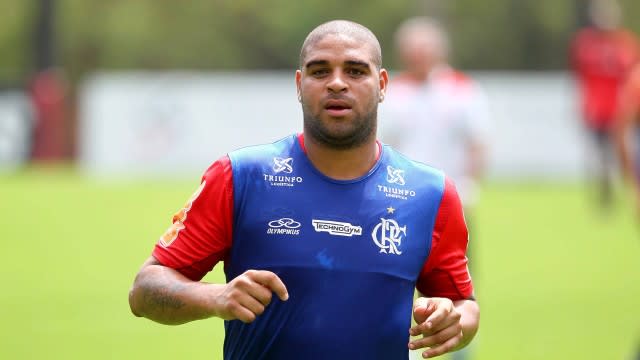 Em enquete, torcedores do Flamengo pedem a volta de Adriano Imperador