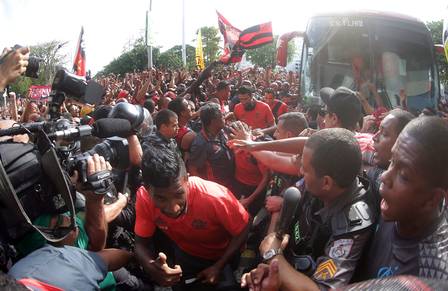 Bombou na rede: Nação lota o aeroporto Santos Dumont mais uma vez para apoiar o time