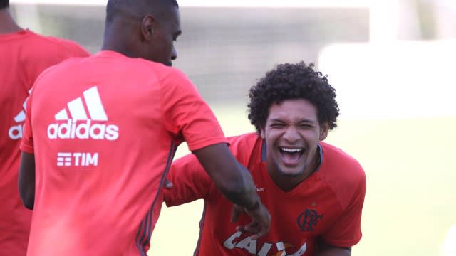 Arão diz que Flamengo não pensa no tribunal: Três pontos a menos não vale, vale o campo