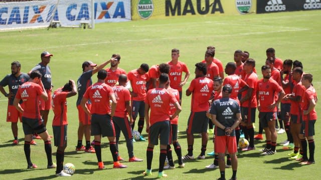 Flamengo liga alerta com G-3, mas acelera reformulação visando manter base em 2017