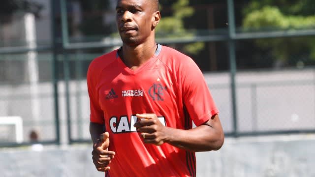 Flamengo renova com zagueiro Juan até o fim de 2017; Márcio Araújo é o próximo