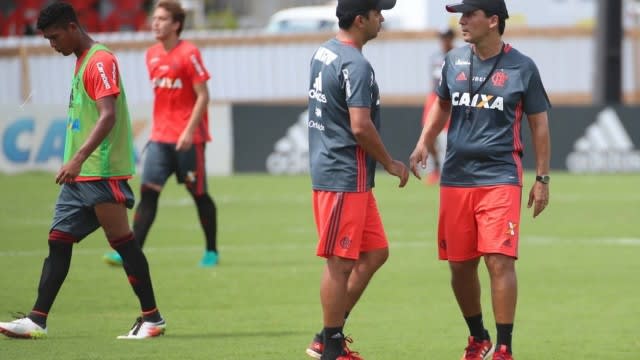 Técnico Zé Ricardo faz mistério em treino do Flamengo