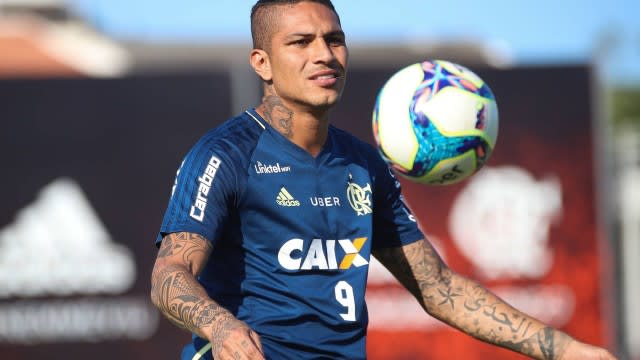 No Flamengo, Guerrero divide responsabilidade por perda de Diego, e assume cobranças de falta