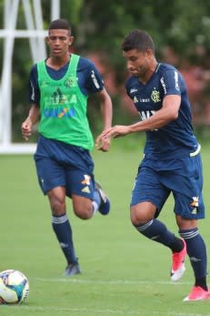 Entenda como o Flamengo prepara a volta de Ederson e Conca e a fase de cada atleta