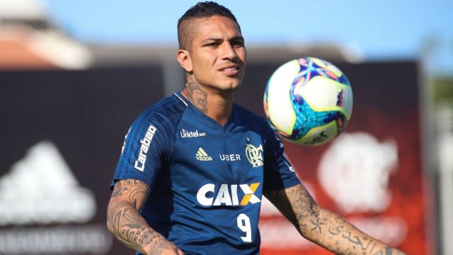 Guerrero quase dobra média de gols no Flamengo em relação ao ano passado