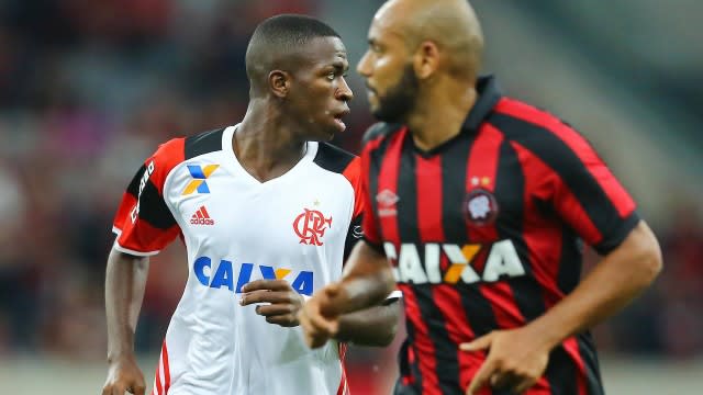 Vinicius Jr mais que dobra minutos em campo como profissional, mas Zé Ricardo pede calma