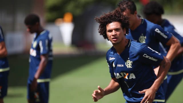 Roma tem interesse no volante Willian Arão, do Flamengo, diz canal de TV