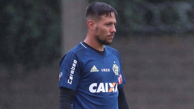 Flamengo confirma que goleiro Diego Alves usará a camisa número 1