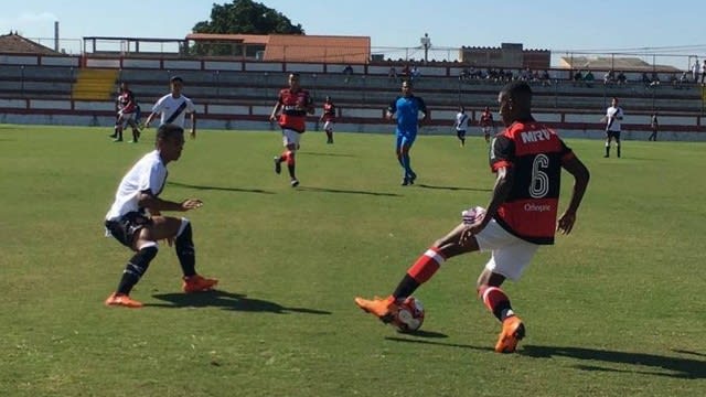 Em clássico na final, Flamengo empata no jogo de ida