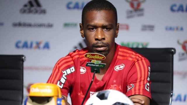 Zagueiro Juan amplia contrato com o Flamengo até abril de 2019