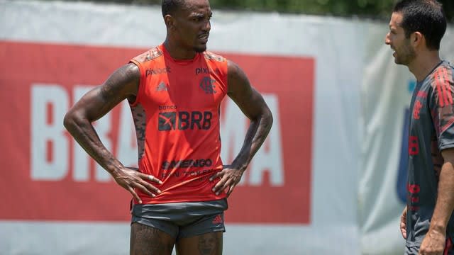 Flamengo não terá lateral na estreia do Carioca, mas outros jovens do elenco podem ser acionados