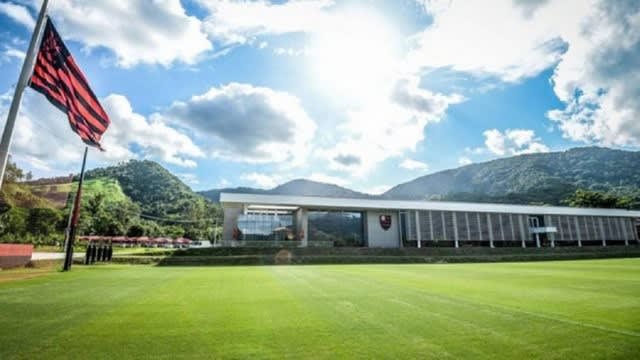 Saiba quando o Flamengo inicia a colocação do gramado híbrido no Ninho do Urubu