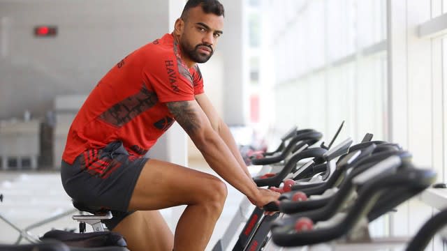 Fabrício Bruno tem lesão no pé e desfalca Flamengo por mais tempo para evitar doping; entenda