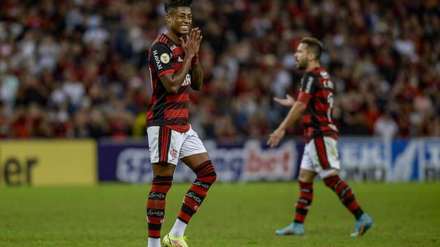 Bruno Henrique finaliza exames no joelho e Flamengo avalia gravidade; jogador posta mensagem