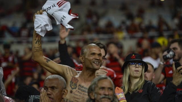 Flamengo aumenta preço dos ingressos com sucesso nas três competições e tenta equilibrar demanda