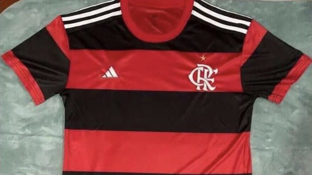 Fotos das novas camisas 1 e 2 do Flamengo vazam nas redes sociais; veja