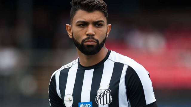 Formado no Santos e dono da camisa 10, Gabigol não comparece ao velório do Rei