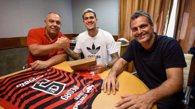 Pedro renova contrato com o Flamengo até dezembro de 2027