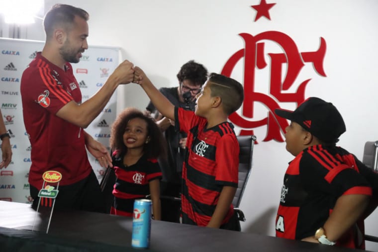 Coprodução de Flamengo e Ferrorama.TV, vídeo de Dia das Crianças bate recordes na rede em 72h