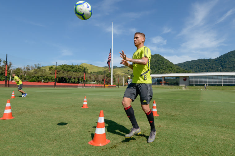 Cuéllar destaca tamanho do confronto contra o Corinthians e pede atenção em Itaquera