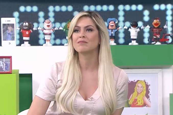 Renata Fan detona confusão no clássico: Melancólico