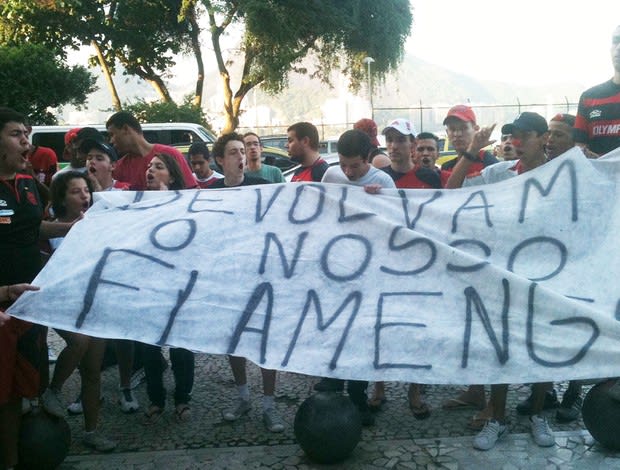 Diretoria do Fla teme postura de torcedores em reunião com atletas