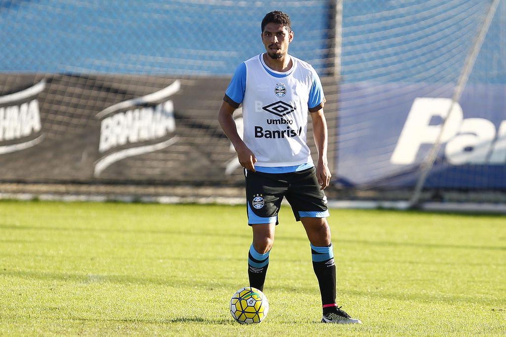 Wallace não viaja com a delegação do Grêmio para São Paulo