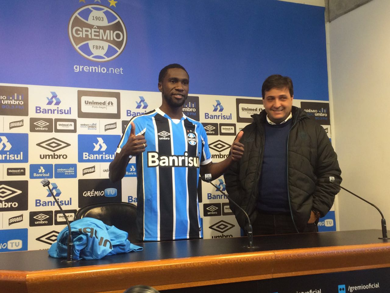 Negueba é apresentado no Grêmio: Venho buscar o meu espaço