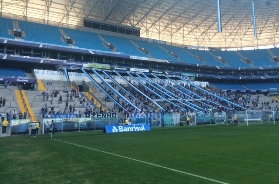 Com o apoio da torcida na Arena, Roger prepara o time para o Gre-Nal