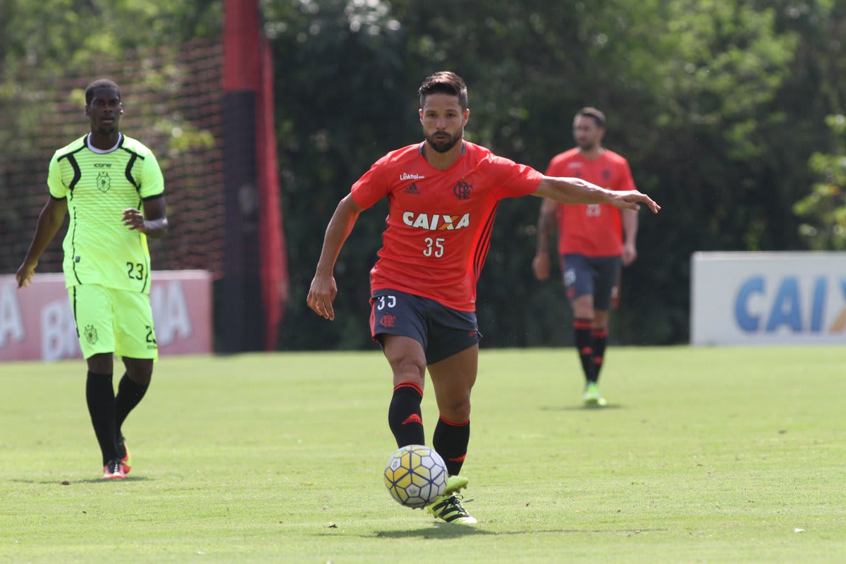 Apostando na estreia de Diego, Flamengo põe 62 mil ingressos à venda para enfrentar o Grêmio