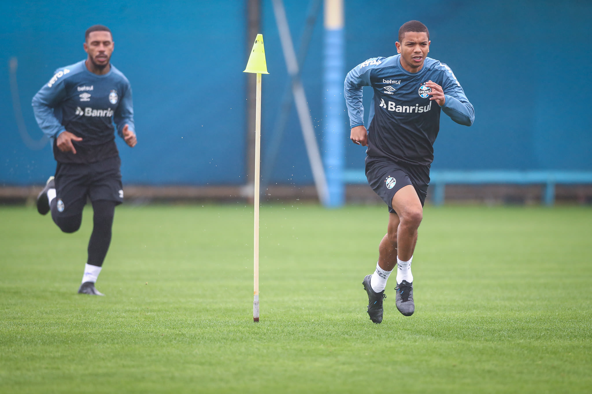 Jogadores fazem nova sessão de treinos físicos no CT Luiz Carvalho