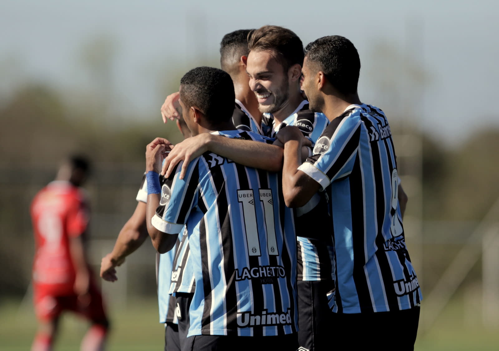 Grêmio bate o Inter-SM pela Copa Wianey Carlet