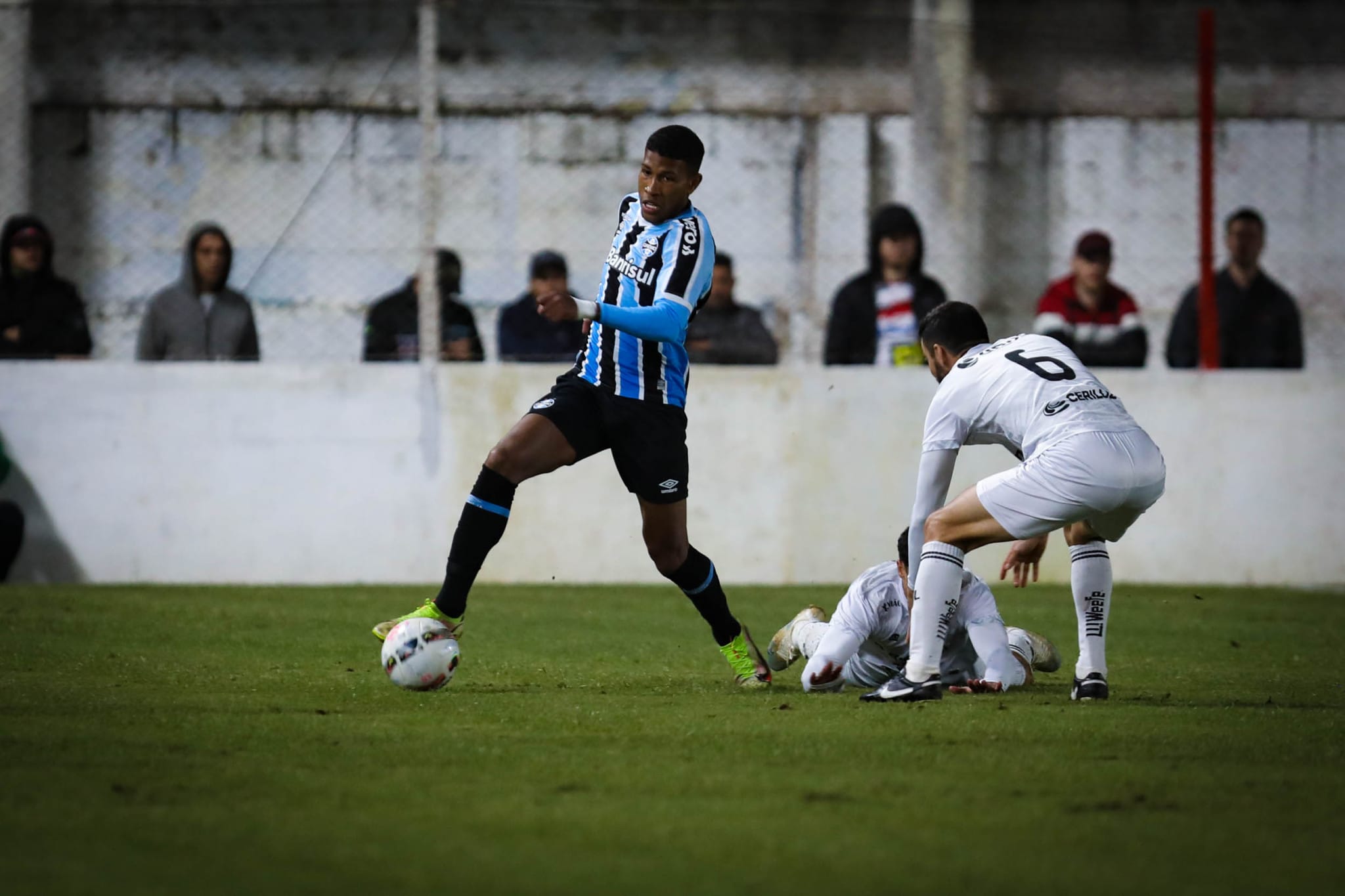 PAULISTA FEMININO SUB-17: São Paulo atropela o Centro Olímpico e avança à  semifinal