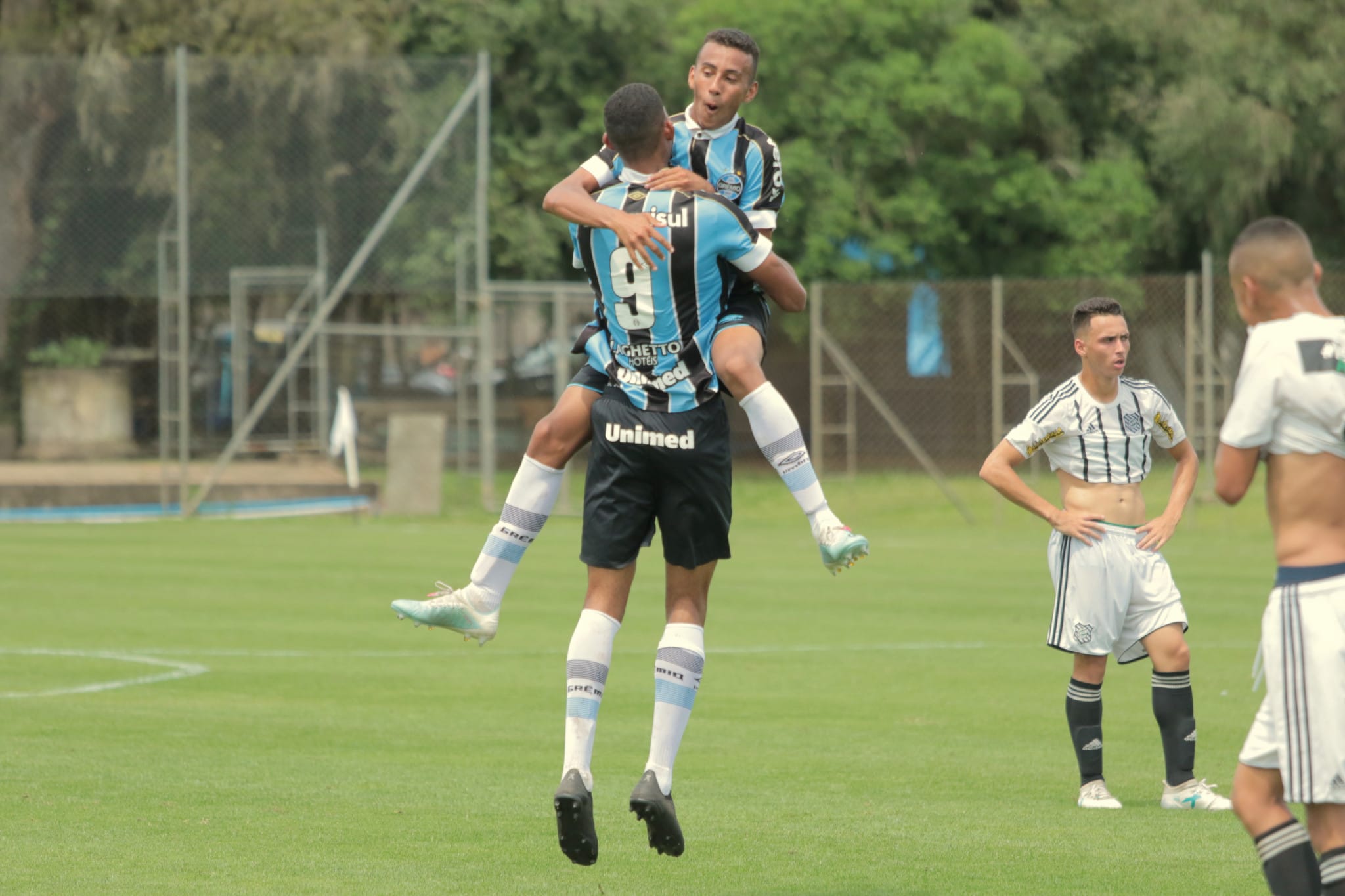 Pela Copa-Sul Grêmio derrota o Figueirense e chega as semifinais