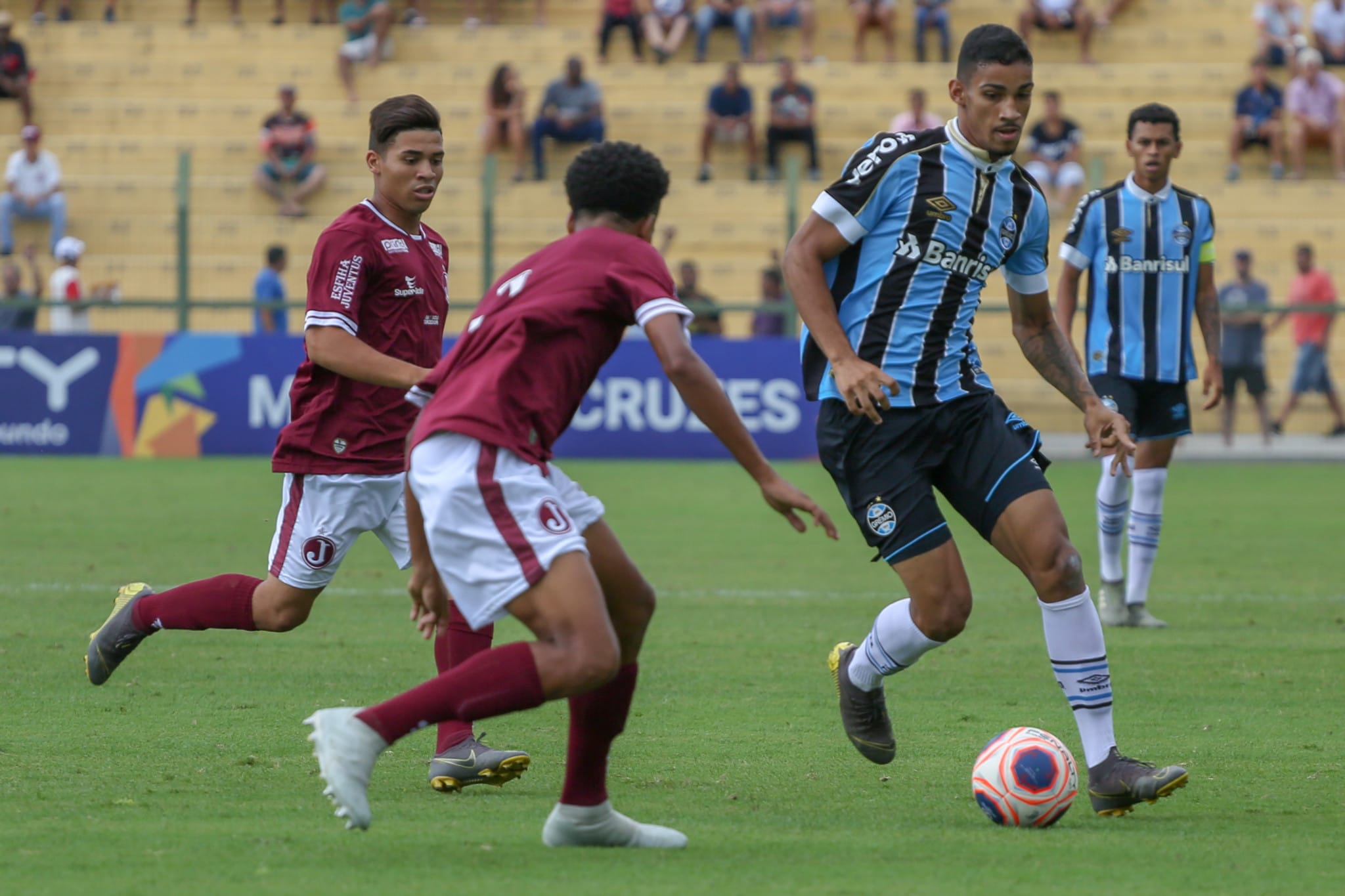 Grêmio sai na frente mas cede empate a Juventus na copinha