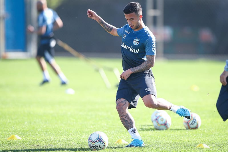 Grêmio faz treino intenso na manhã desta terça