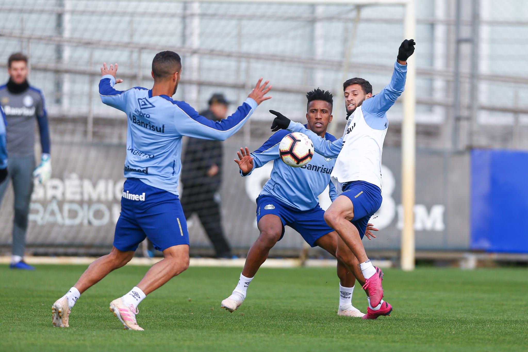 Grêmio finaliza trabalhos antes da decisão e embarca à tarde para São Paulo