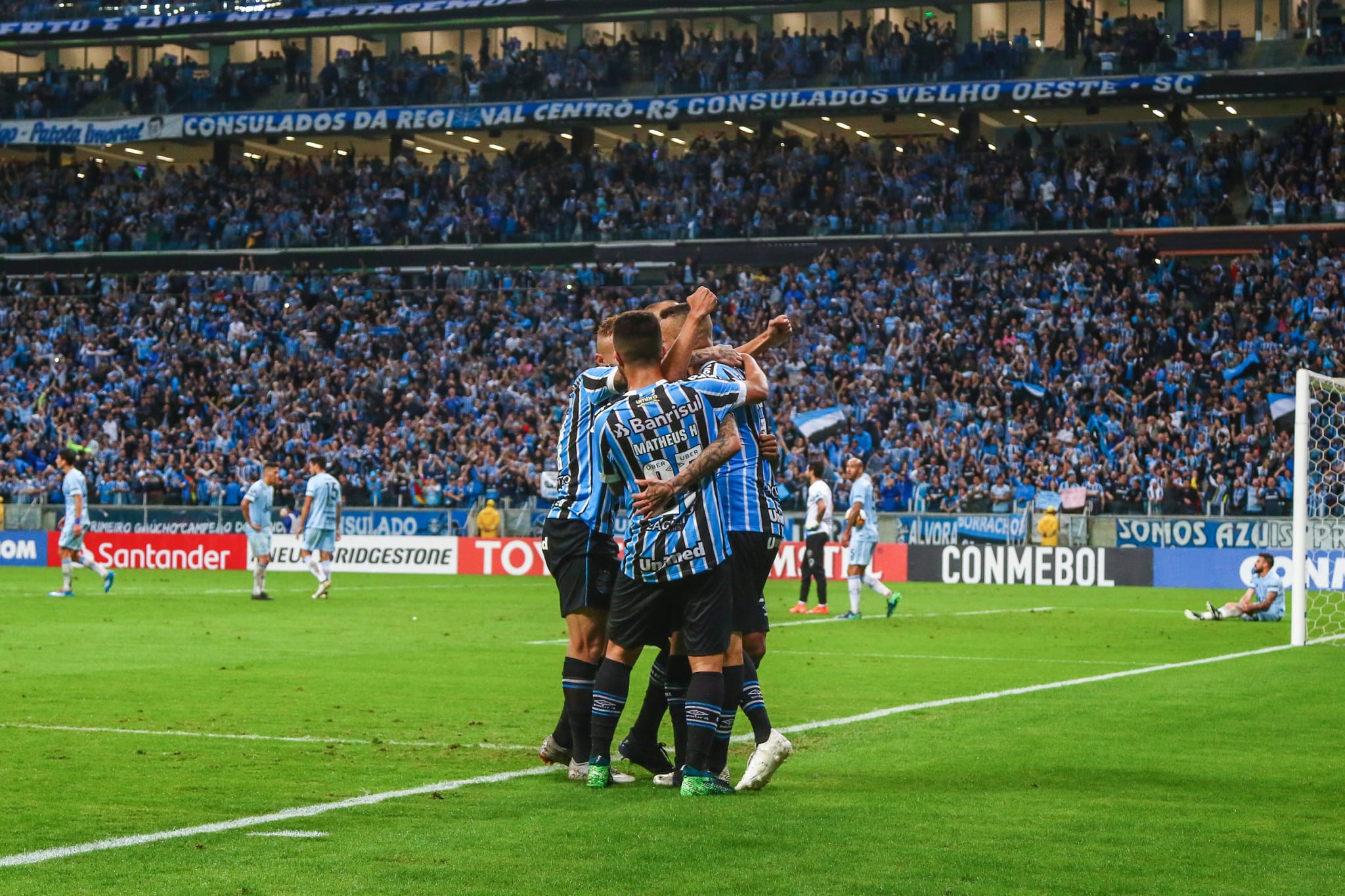 Grêmio goleia o Atlético Tucumán e segue para as semifinais da Libertadores da América
