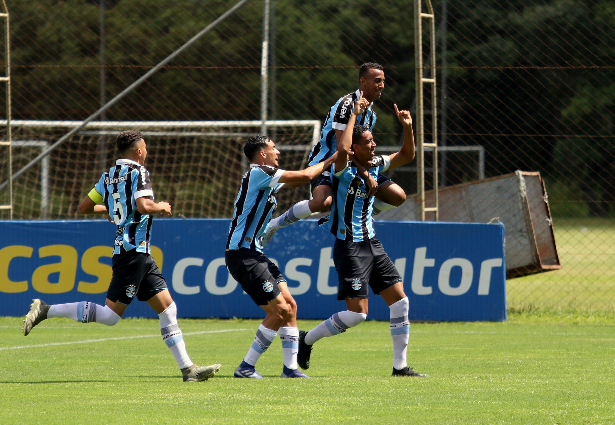 Pelo Sub-19, Grêmio goleia Novo Hamburgo e carimba vaga na final da Copa do Sul